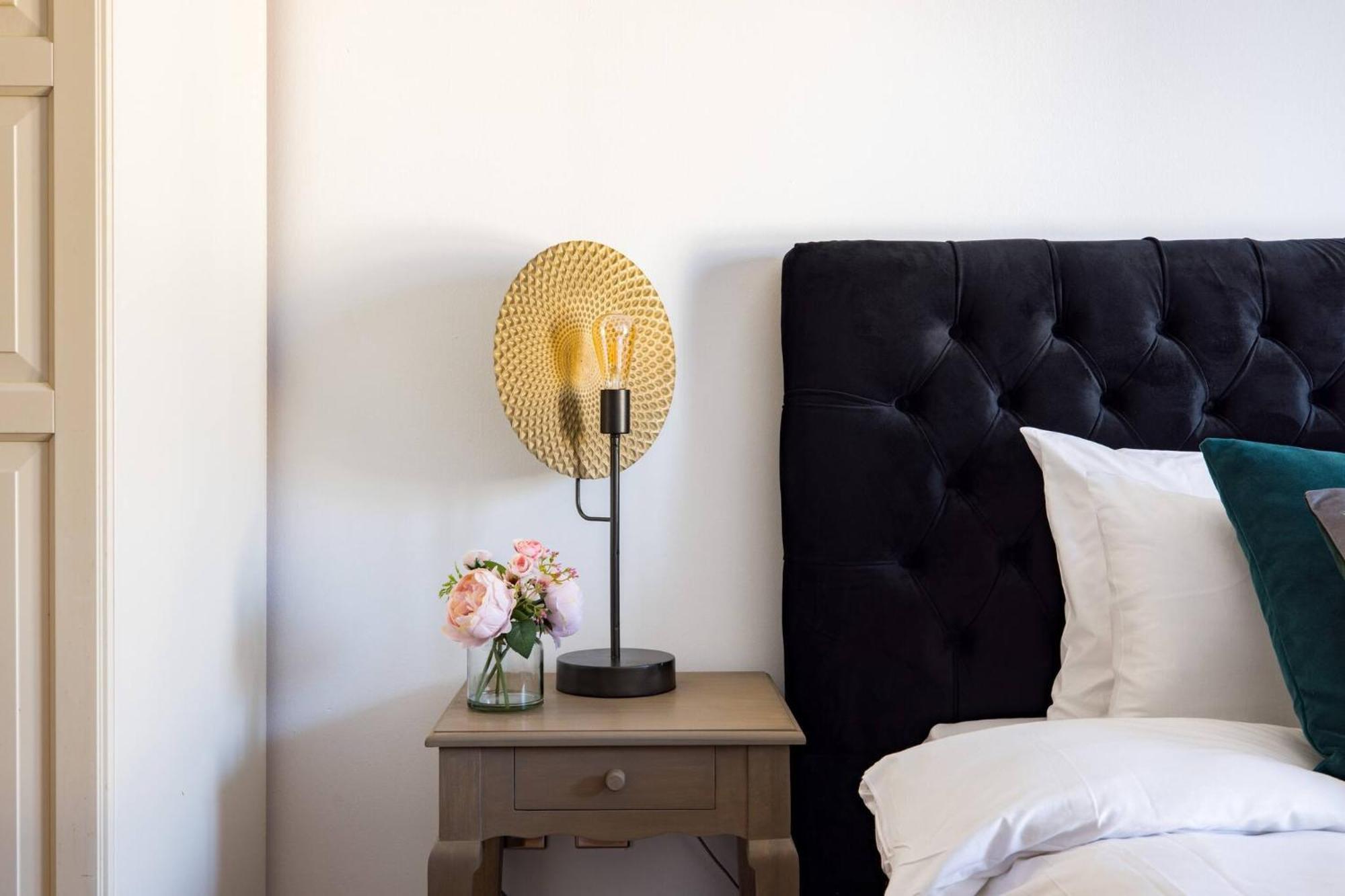 Wild Roses Service Apartments - East India Londres Extérieur photo