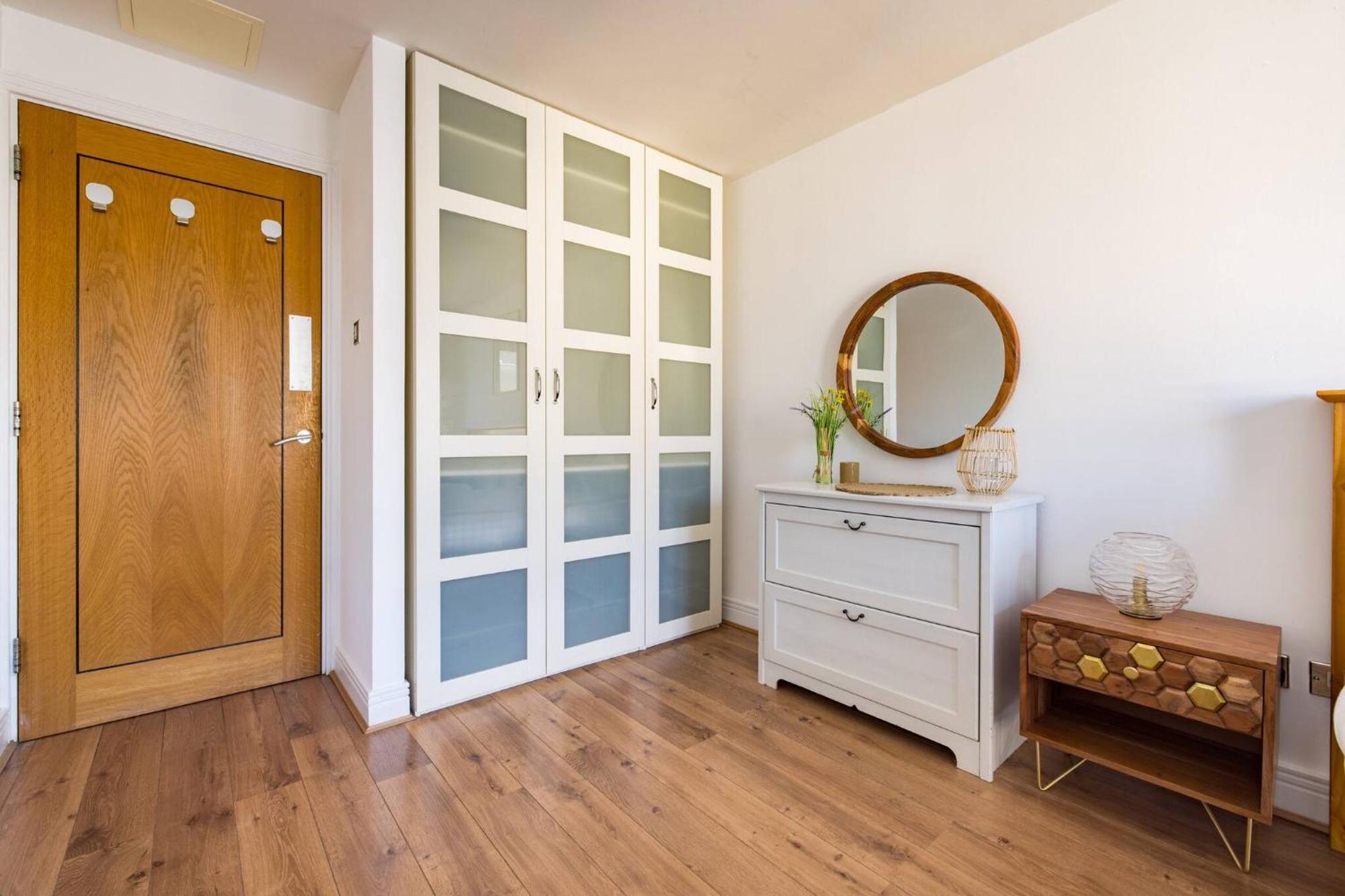 Wild Roses Service Apartments - East India Londres Extérieur photo