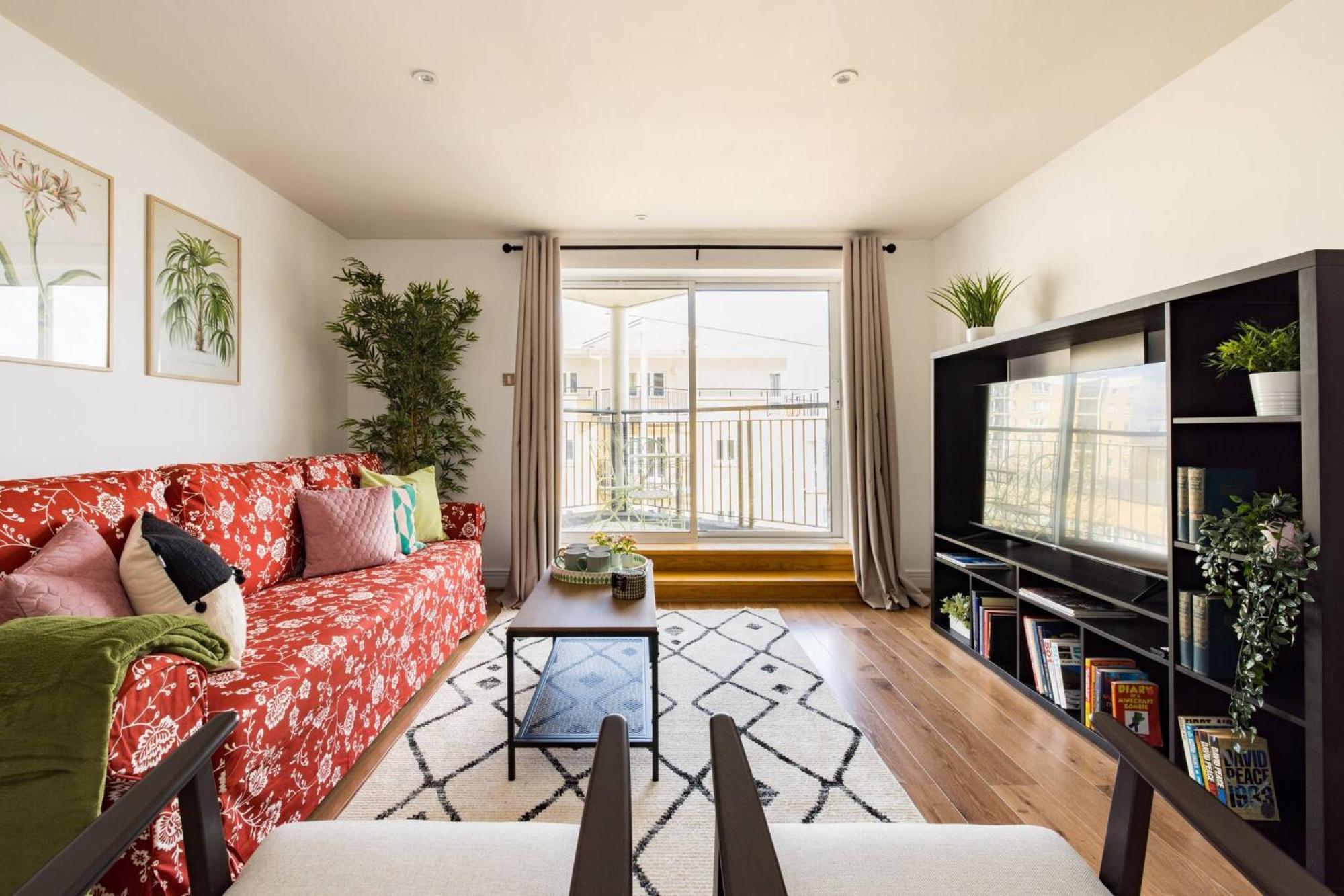 Wild Roses Service Apartments - East India Londres Extérieur photo