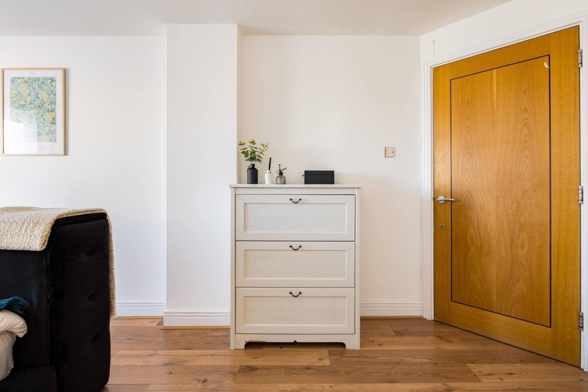 Wild Roses Service Apartments - East India Londres Extérieur photo