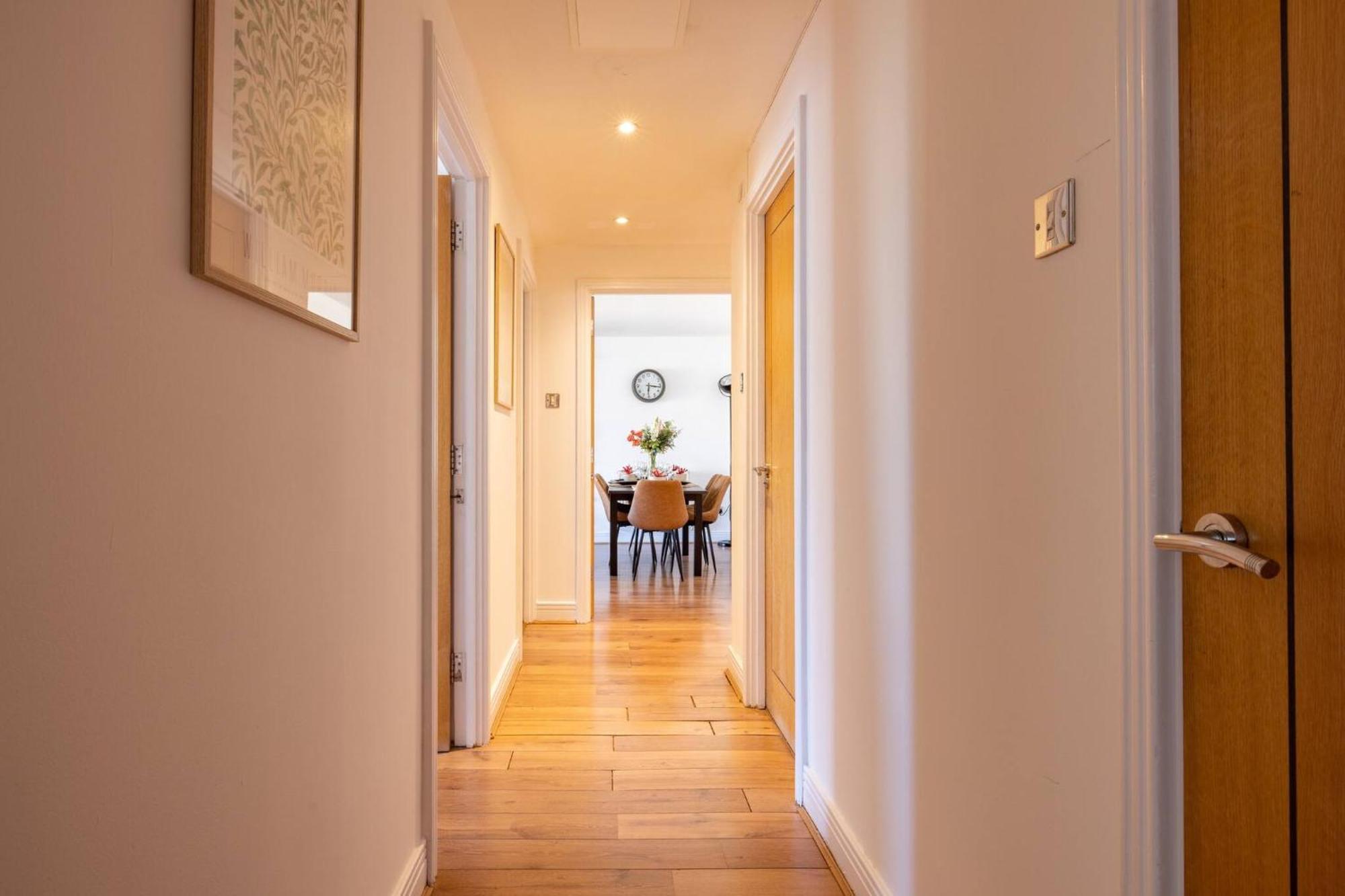 Wild Roses Service Apartments - East India Londres Extérieur photo