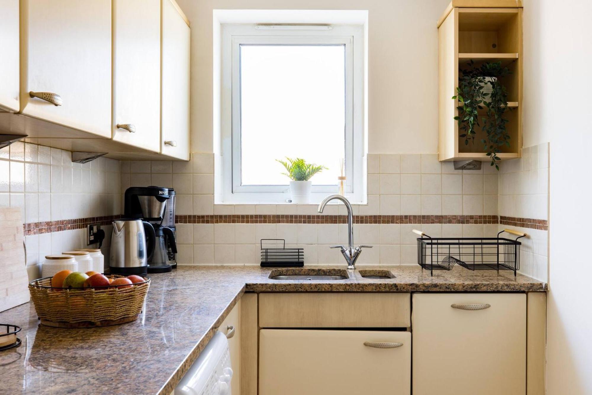 Wild Roses Service Apartments - East India Londres Extérieur photo