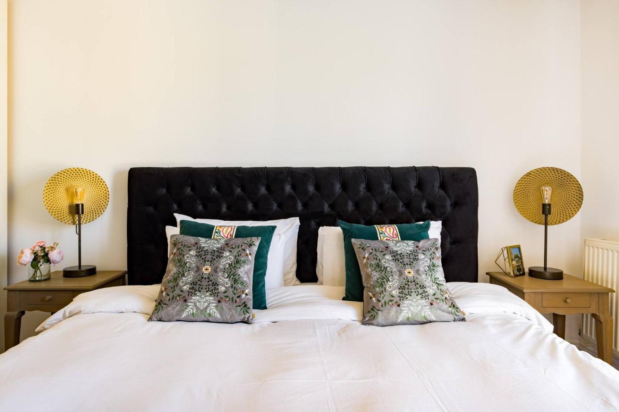 Wild Roses Service Apartments - East India Londres Extérieur photo