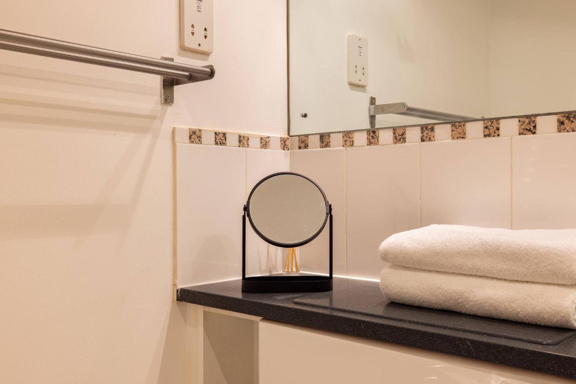 Wild Roses Service Apartments - East India Londres Extérieur photo